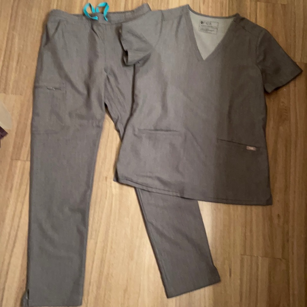 Figs graphite scrub set